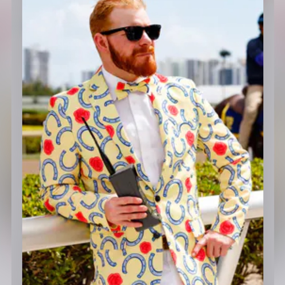 Men’s Shinesty Derby suit size 40. Worn once to a school auction.